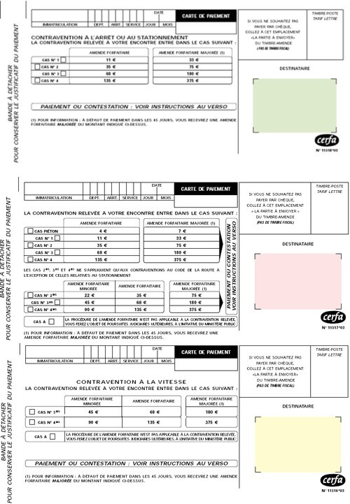 Image recto de plusieurs spécimens de carte-lettre déposée sur le pare-brise des véhicules en infraction.